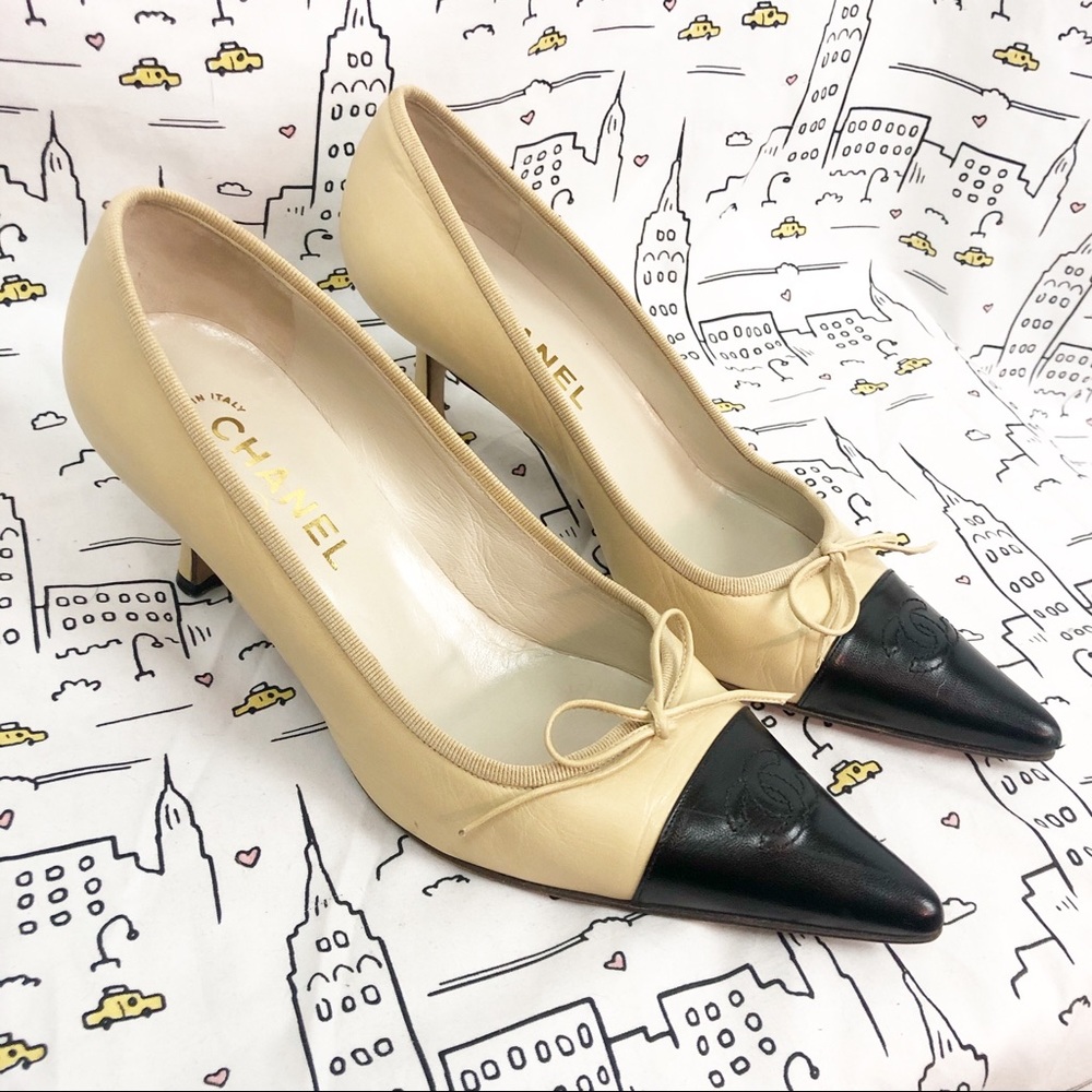 CHANEL Pointed Toe Logo Pumps 38